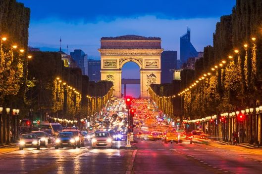パリの夜景が美しいポイントは】夜になると想像できない美しさに